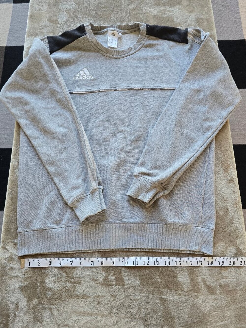 Adidas Mens Grey Crewneck Sweatshirt Size Large L/G AY2962 Fleece Warmup